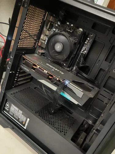 ? PC Gamer Ryzen 5 5600 + RX 7600 8GB