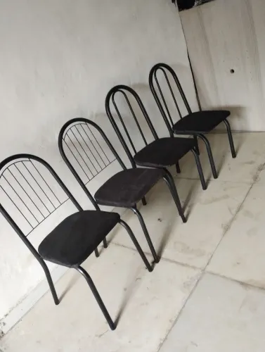 ENTREGO, 4 cadeiras de aço pretas