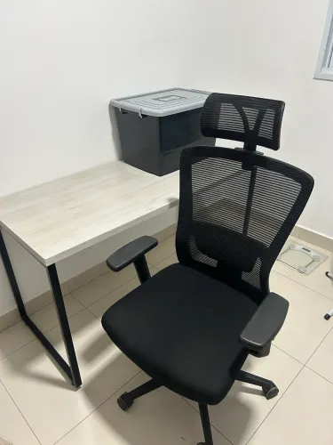 Escrivaninha e cadeira ergonomica
