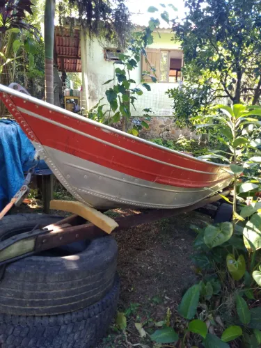 Lancha de alumínio com carretinha,não documentada,nova