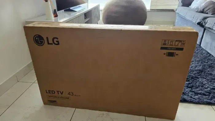 Smart TV LG 43 Polegadas 4K Lacrada
