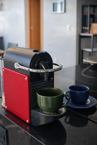 Cafeteira Nespresso Essenza Mini Vermelha 110V - Ótimo Estado