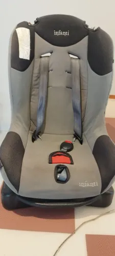 Cadeira infantil para carro reclinável marca Infanti, de 1 a 3 anos, até 18 kg. Nã entego