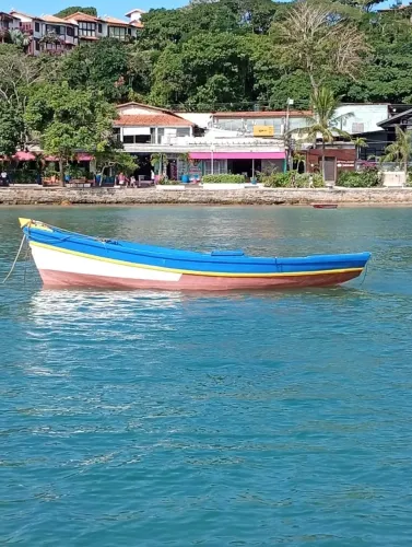  Barco de Madeira com Pintura Nova e Motor Recém-Feito!