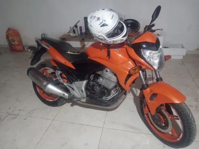 Cb 300