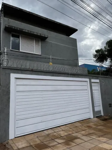 Sobrado para aluguel tem 165 metros quadrados com 3 quartos em Vila Carvalho - Campo Grand