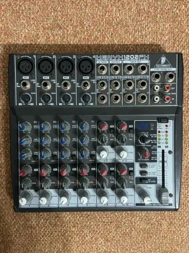 Mesa de Som Behringer Xenyx 1202FX (excelente estado)