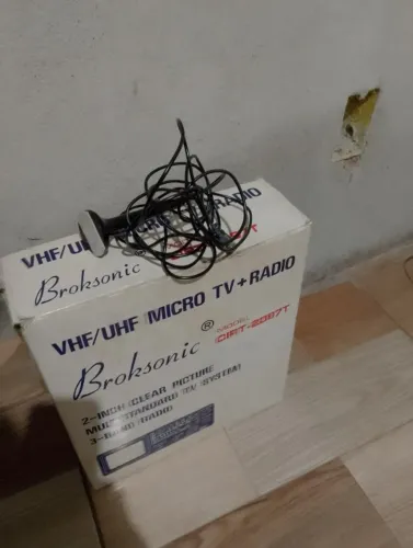 Tv broksonic preto/branco multistandart e rádio.