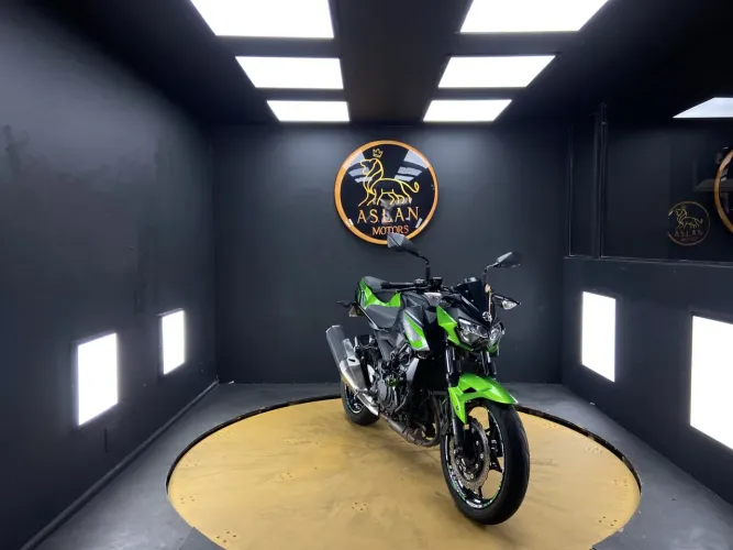 Kawasaki Z400 2021