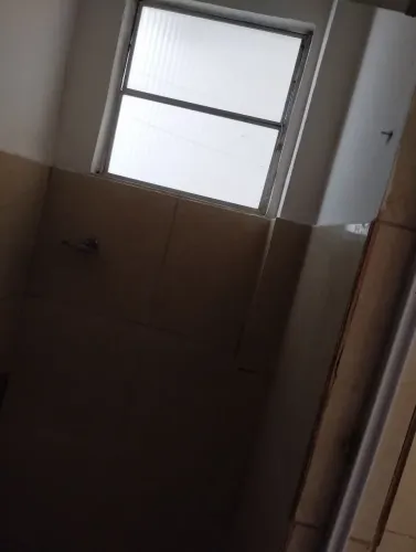 Alugo kitnet. Quarto mais cozinha e banheiro com água e luz R$500,00.