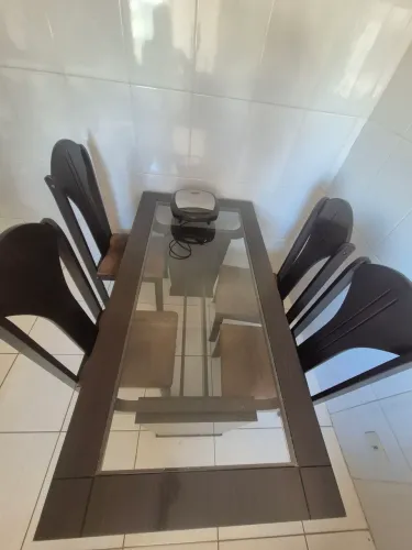 Mesa com 6 cadeiras