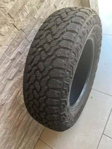 Pneu Goodyear novo 235/65R17