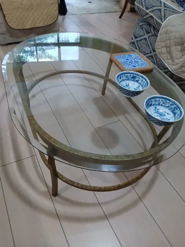 Vendo mesa de centro com tampo em vidro cristal bizotado