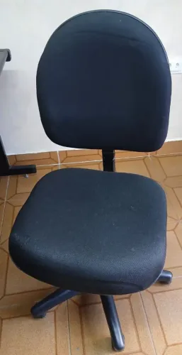Cadeira Secretária com Assento e Encosto Regulável 