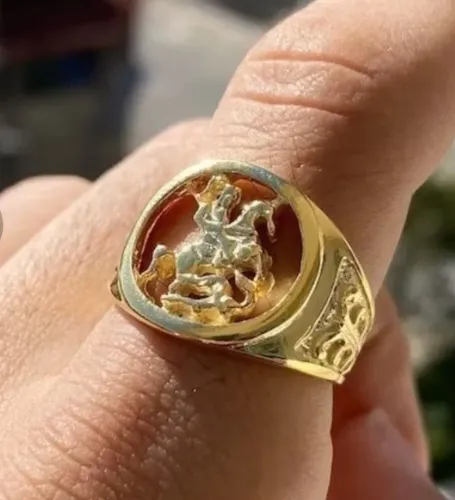 Vendo anel de são Jorge vazado banhado a ouro 24k tamanho 26