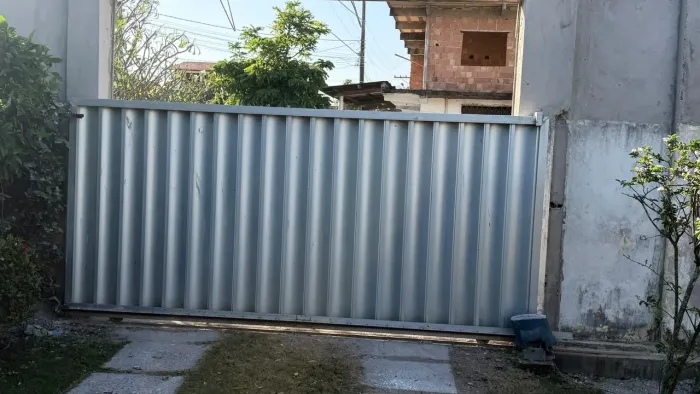 Portão de alumínio