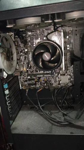 PC GAMER Ryzen 3 3200G 12gb RAM 