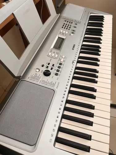 Teclado YAMAHA PSR E363 / YPT360