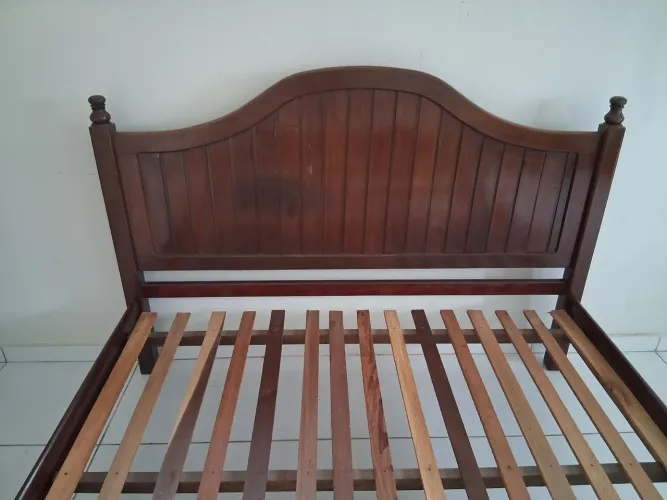 Cama de casal em jatobá queen