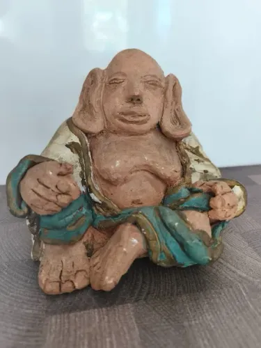 Escultura em Barro feito a mão - Buda 14 cm - assinada por Olinda Sales