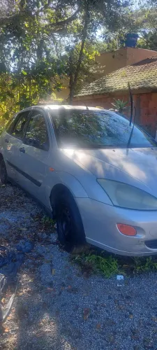 Ford Focus 1.8 16V 5P 2002