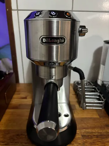 Cafeteira expresso Delonghi DEDICA inox