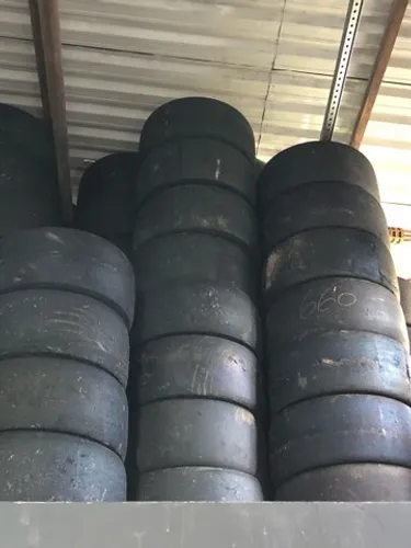 Pneus de corrida para decoração ou uso