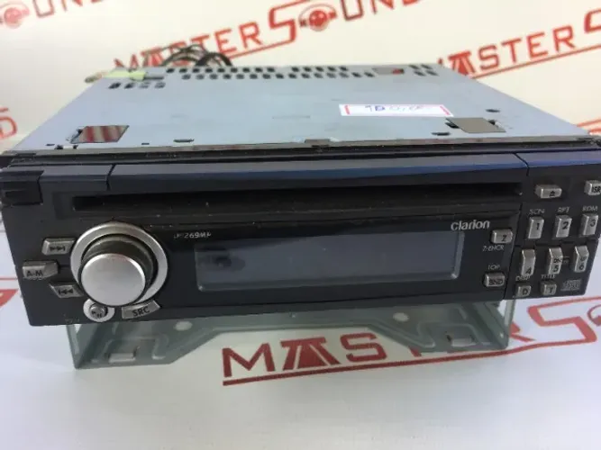 cd radio clarion DB269MP acompanha plug ( obs; somente para retirada de peças ) 