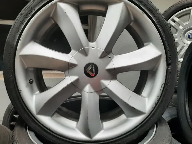 Roda aro 18 Santorini prata multi furos 4x100 e 4x108