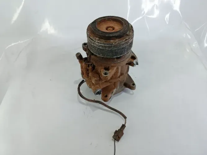 Compressor ar condicionado VW Gol/Parati/Saveiro/Santana 94-96 AP 1.8 2.0 (C/Detalhe)  