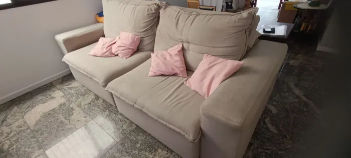 Sofá 4 lugares bege