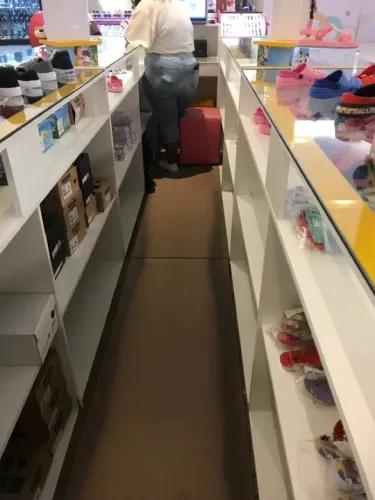 Prateleiras em fórmica 