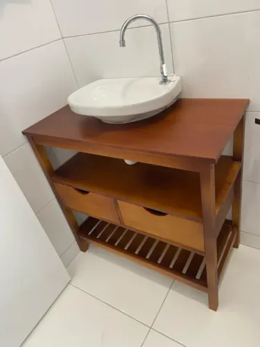 Bancada para Banheiro em Madeira Maciça 2 Gavetas. Perfeito pra o seu Ambiente