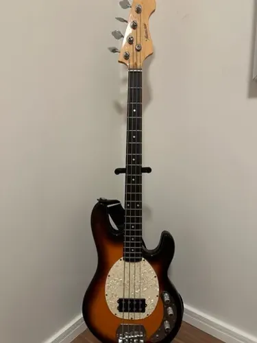 Baixo Hurricane Music Man 4C ativo
