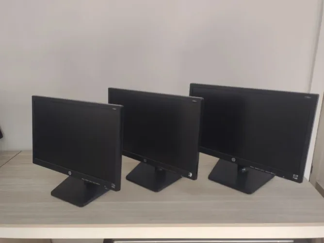 Monitor 19" HP R$150,00 funcionando c/ detalhes na tela