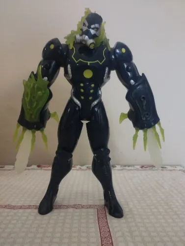 Action figure Toxzon garras tóxicas Max Steel