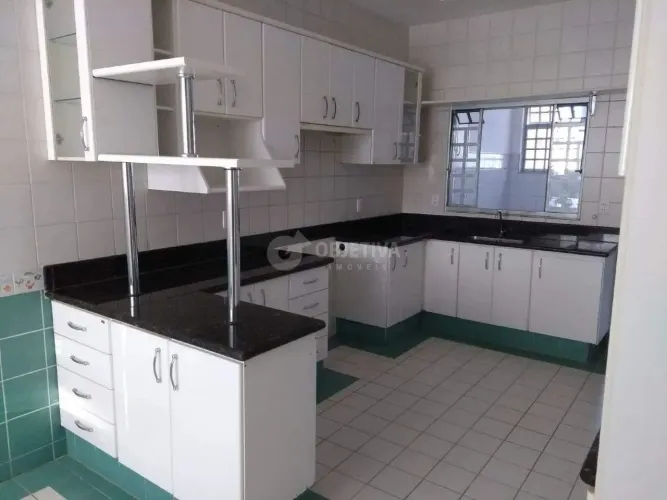 Apartamento para aluguel, 3 quartos, 1 suíte, 5 vagas, UMUARAMA - UBERLANDIA/MG