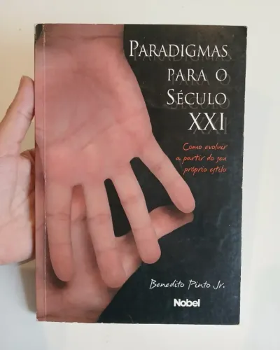 Livro Paradigmas para O Século XXI Como evoluir a partir do seu próprio estilo Psicologia