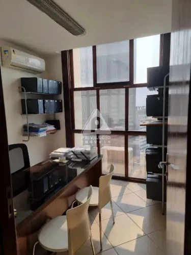 SALAS COMERCIAIS COM 2 SALAS E BANHEIRO NO CENTRO DO RIO