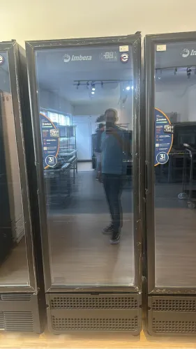 Cervejeira vertical 569 litros capacidade 9cx garrafa nova 