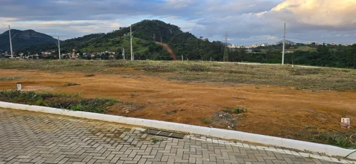 3 Lotes juntos ou separados CBL Bella Viana II. Passo direitos...