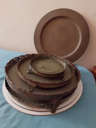 Bandejas pra colocação de doces na sua mesa estilo rústico na cor dourado queimado