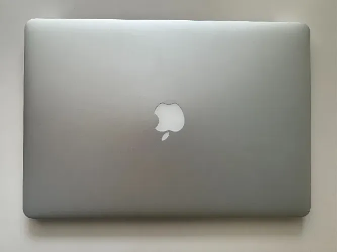 MacBook Pro 15" i7 - 16GB - SSD 500GB - Vídeo dedicado - Impecável - Topo de linha