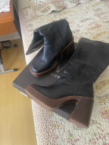 Bota preta de cano alto