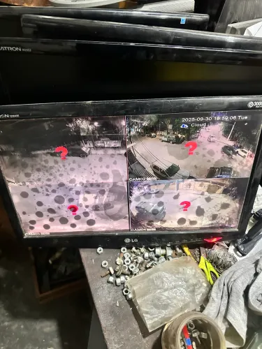 Monitor LG Flatron W2043SV com defeito na tela liga 3 segundos e desliga