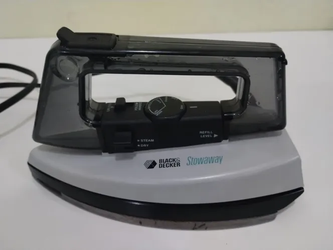 Ferro de passar roupas, portátil, Black&Decker . Usado por pouco tempo, esquenta bastante.
