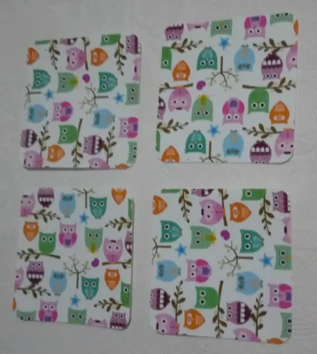 4 Descanso de copo (pvc)  10 cm x 10 cm