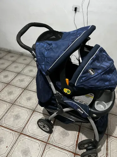 Carrinho de bebe + bebe conforto com suporte para carro