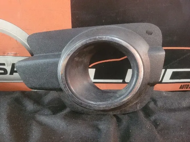 Moldura do Farol de Milha Esquerdo Renault Kwid 2017 a 2022 (c Furo) Acab. Cromado