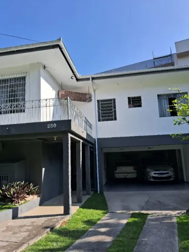 Suíte e o resto da casa compartilhada perto da UFSC 